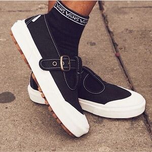 VANS Off The Wall WOMENS 8.5 Mary Jane 93 Platform Black White Buckle Sneakers